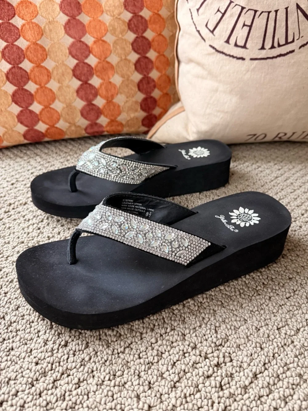 Yellow Box Black Rhinestone Platform Thong Flip Flop Sandals Size 8.5 - Picture 3 of 5